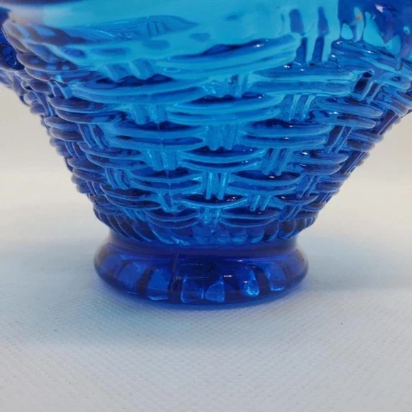 Blue Basket Weave Open Lace Basket with Handle Figurine Collector Glass - Picture 3 of 4